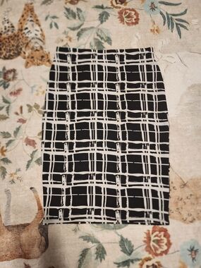 Brat Star Black & White Plaid-Inspired Pencil Skirt